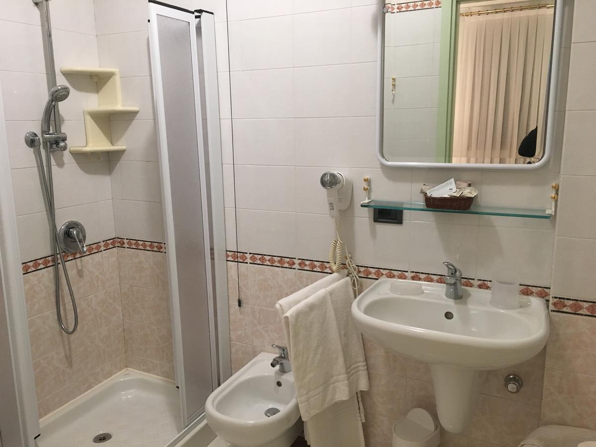 Hotel Alla Busa Noventa Vicentina Bagian luar foto
